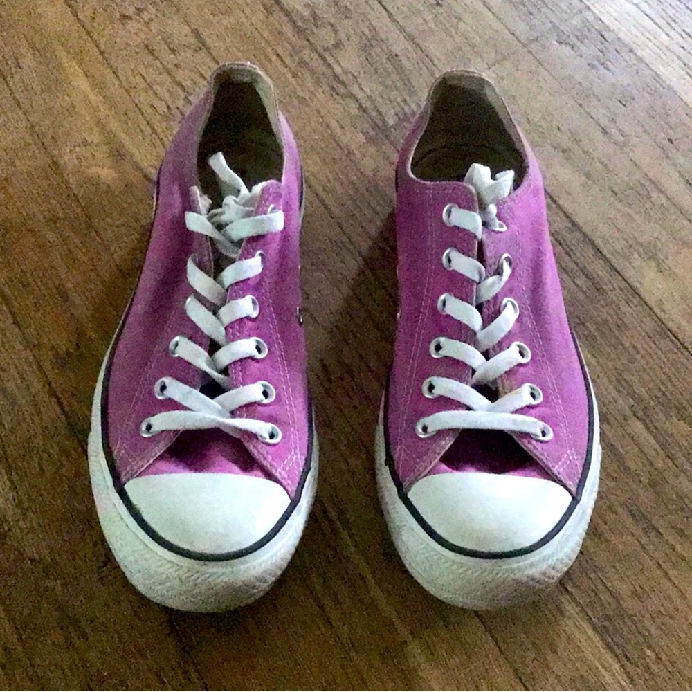 Converse Low Top Sneakers Size 10 Women/Sz 8 Men Dark Pink